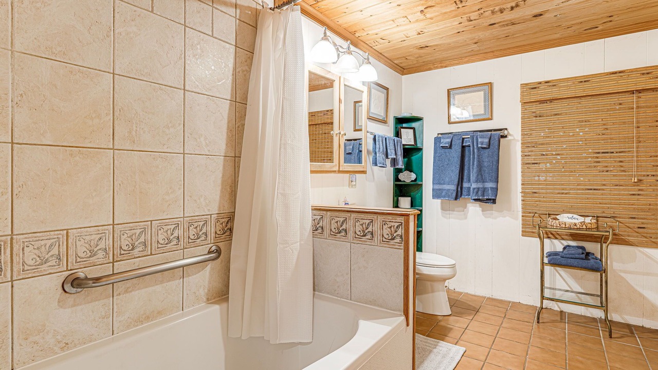 Photo of Bathroom in Otto