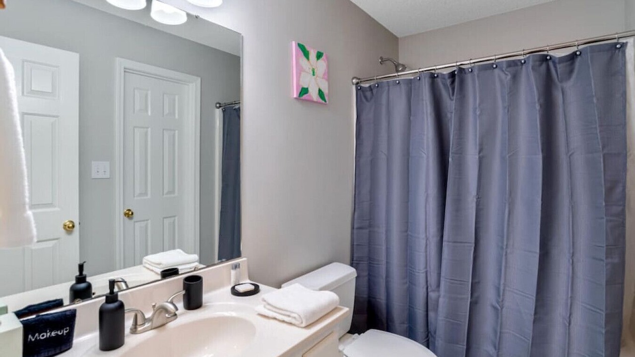 Photo of Bathroom in Royal Pines
