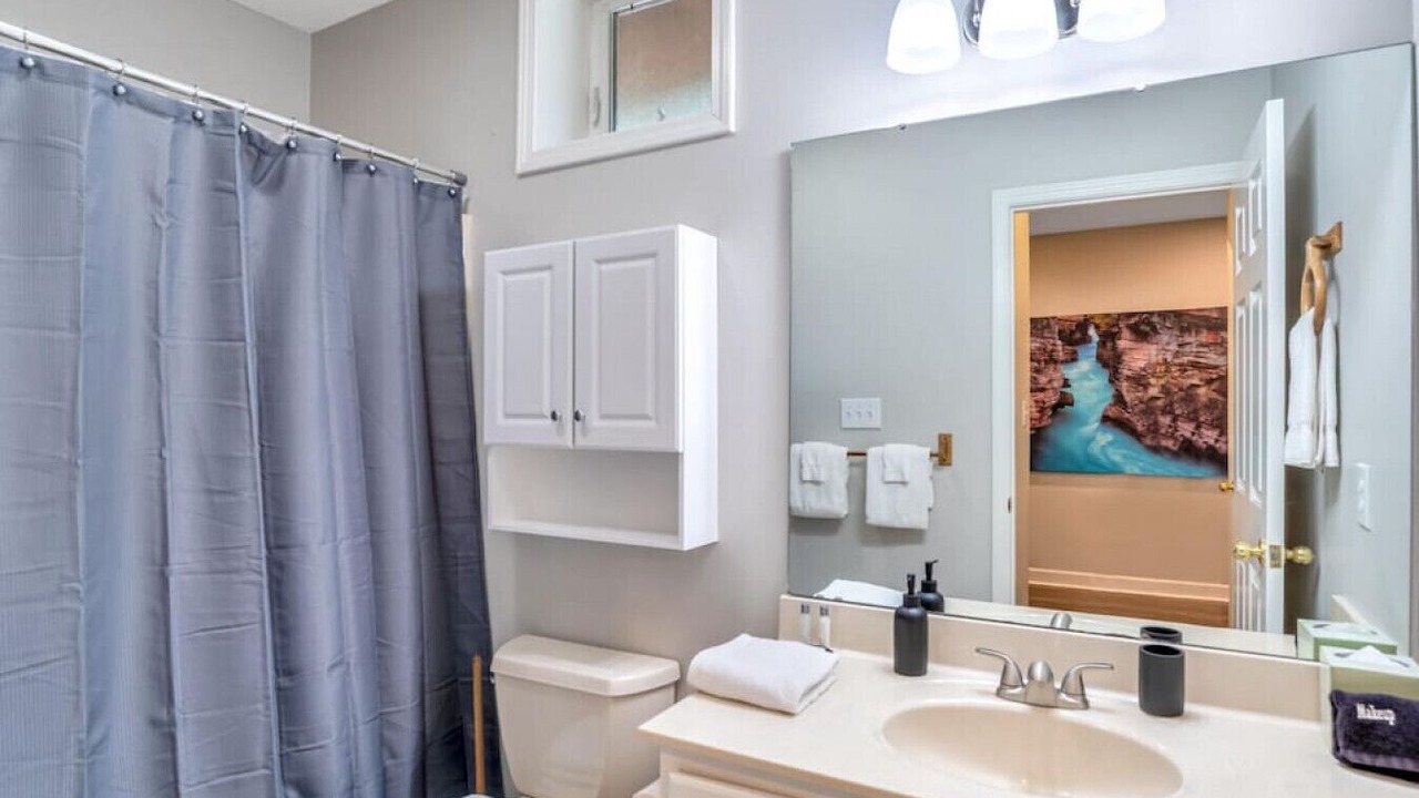 Photo of Bathroom in Royal Pines