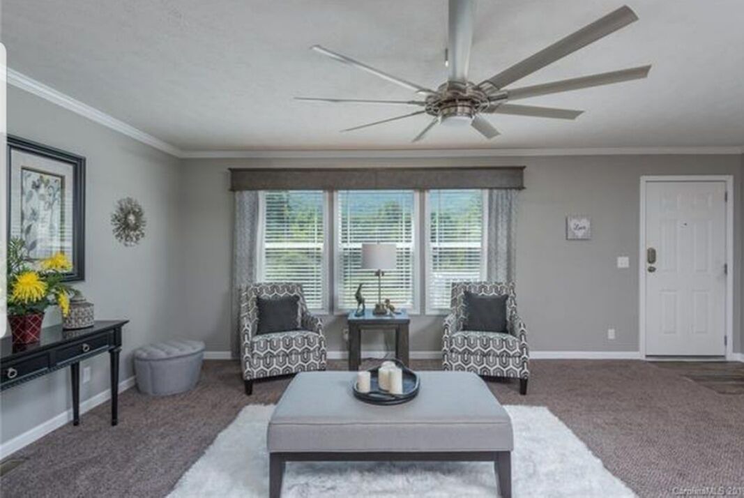 Photo of Livingroom in Candler