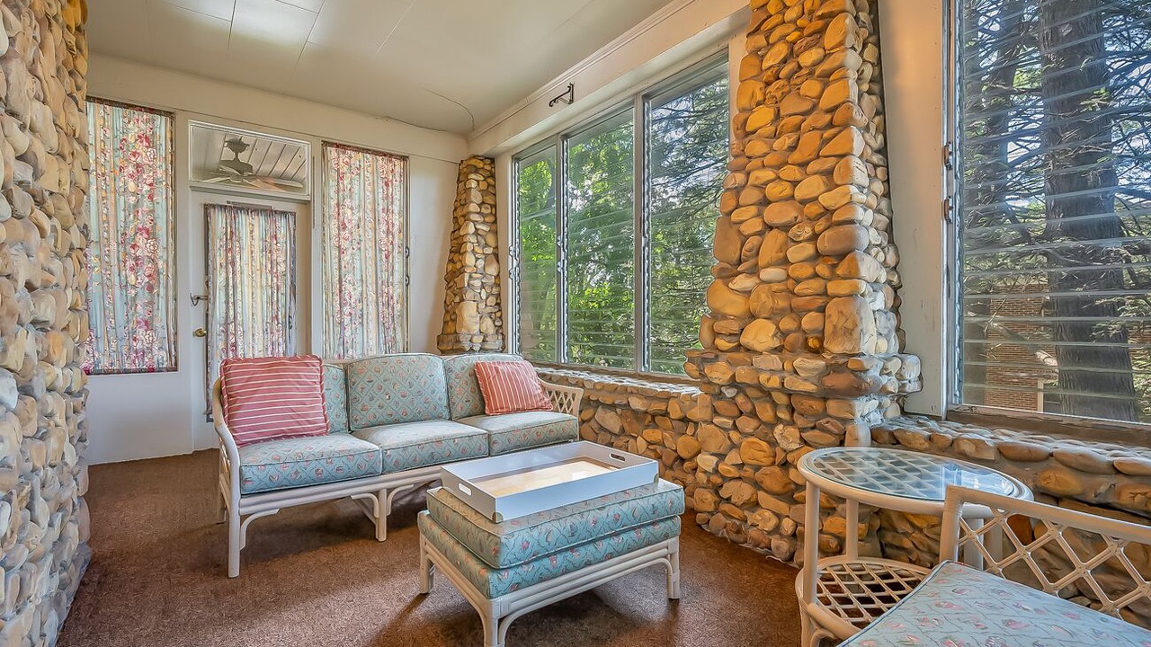 Photo of Bedroom in Hyman Heights Historic District