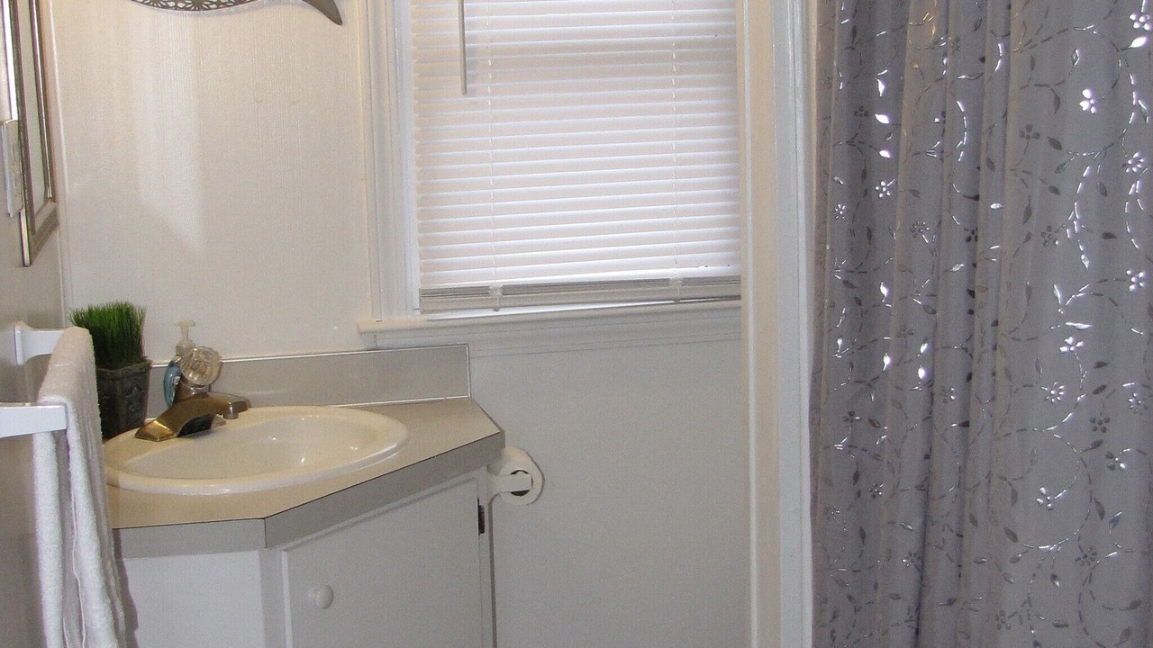 Photo of Bathroom in Whites