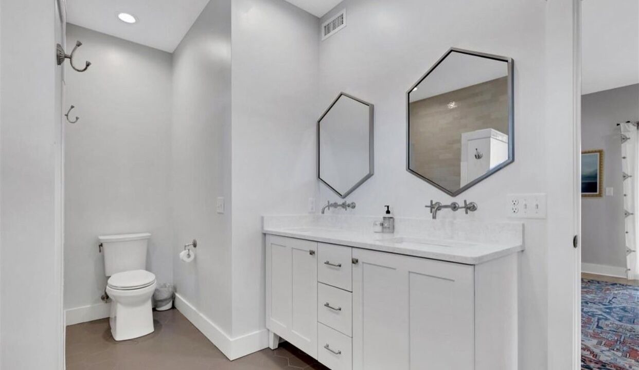 Photo of Bathroom in Kitty Hawk