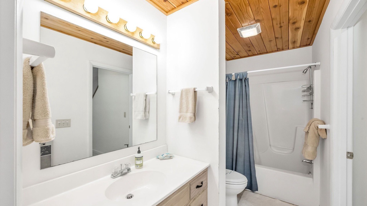 Photo of Bathroom in Grassy Creek