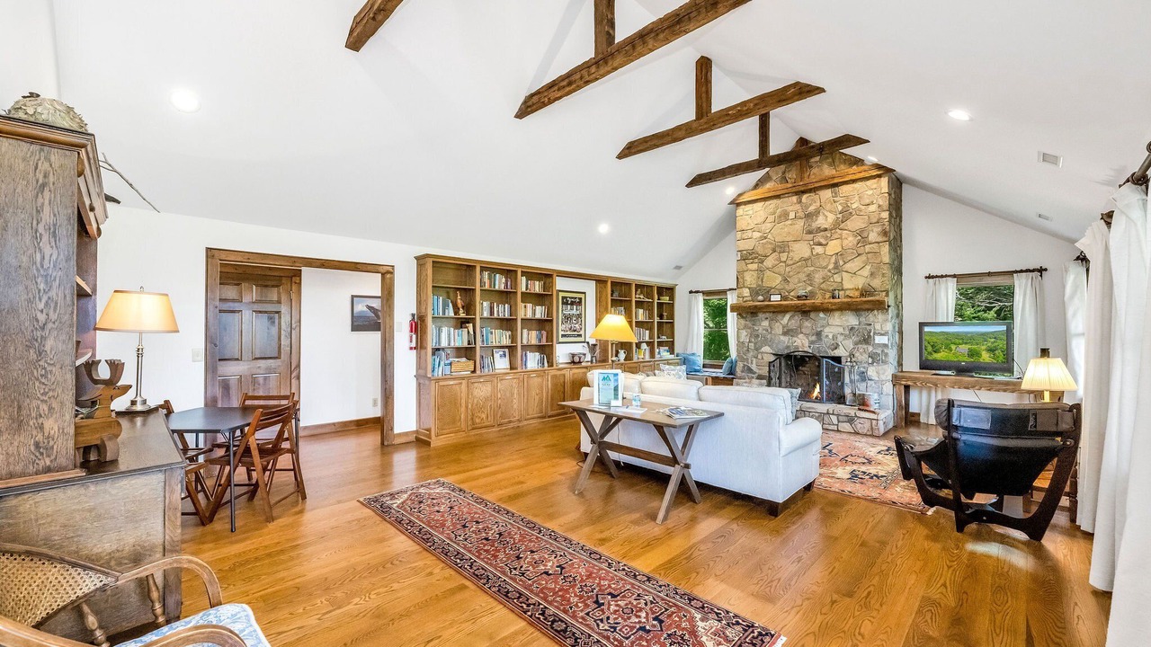 Photo of Livingroom in Grassy Creek