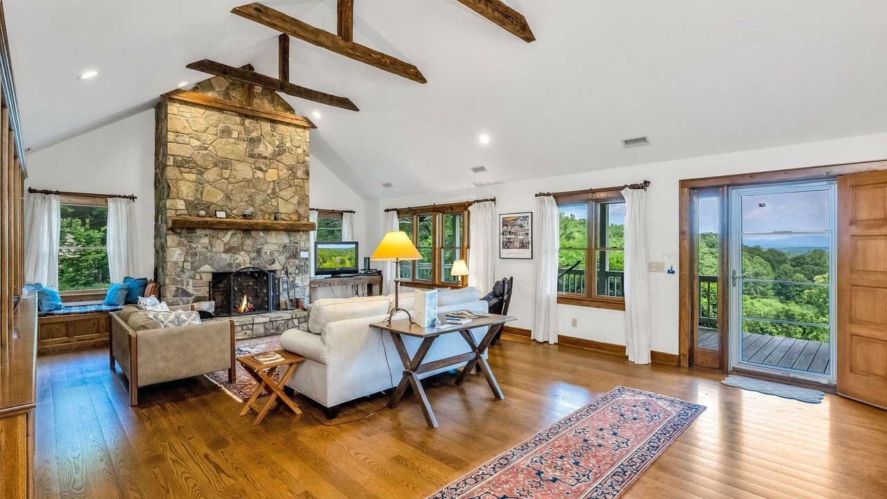 Photo of Livingroom in Grassy Creek