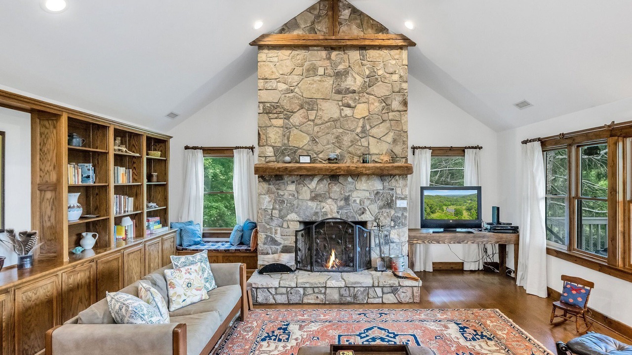Photo of Livingroom in Grassy Creek