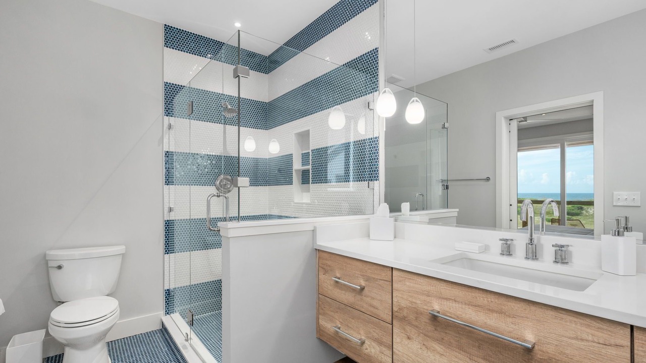 Photo of Bathroom in Kinnakeet