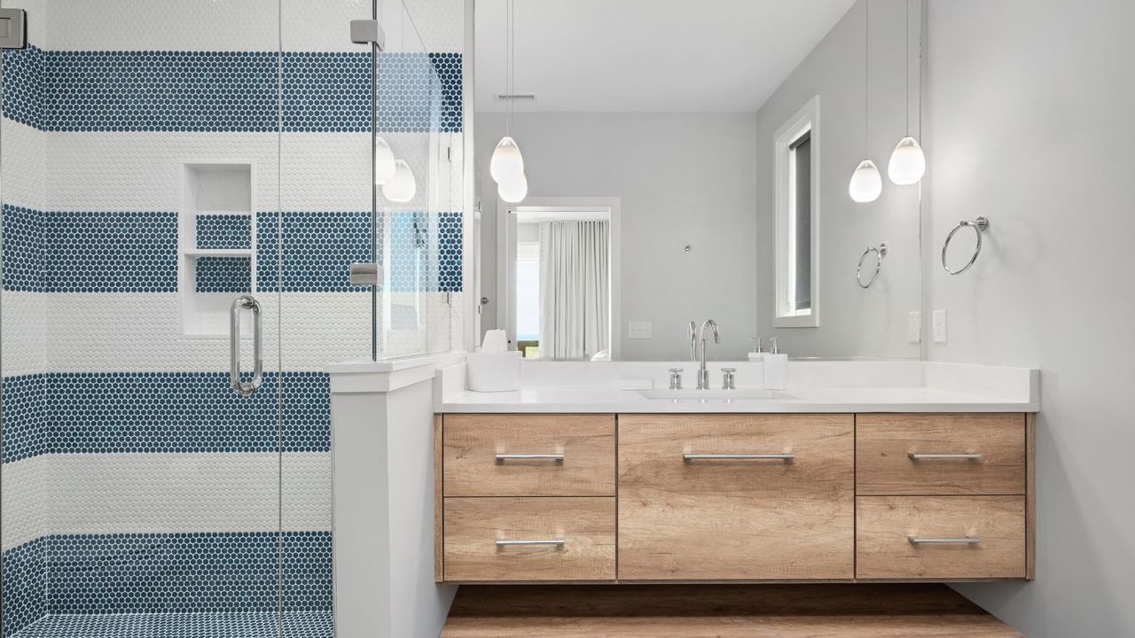 Photo of Bathroom in Kinnakeet