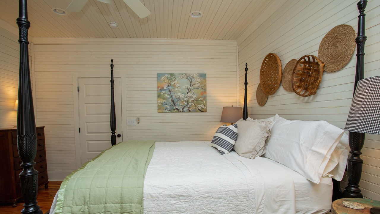 Photo of Bedroom in Old Fort