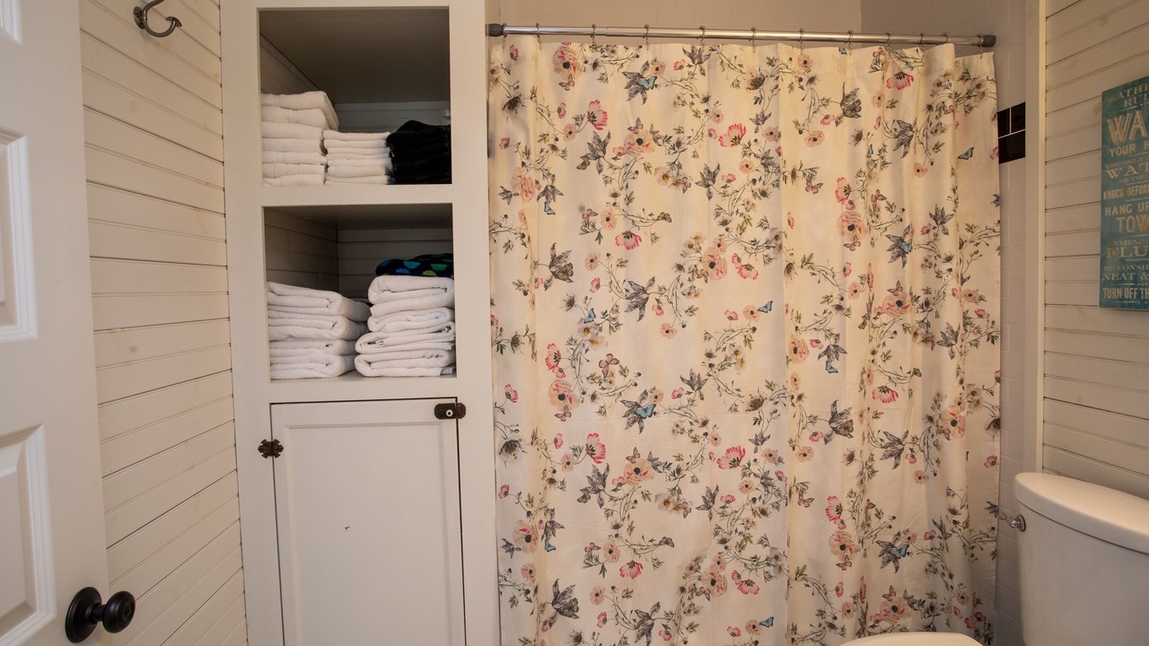 Photo of Bathroom in Old Fort