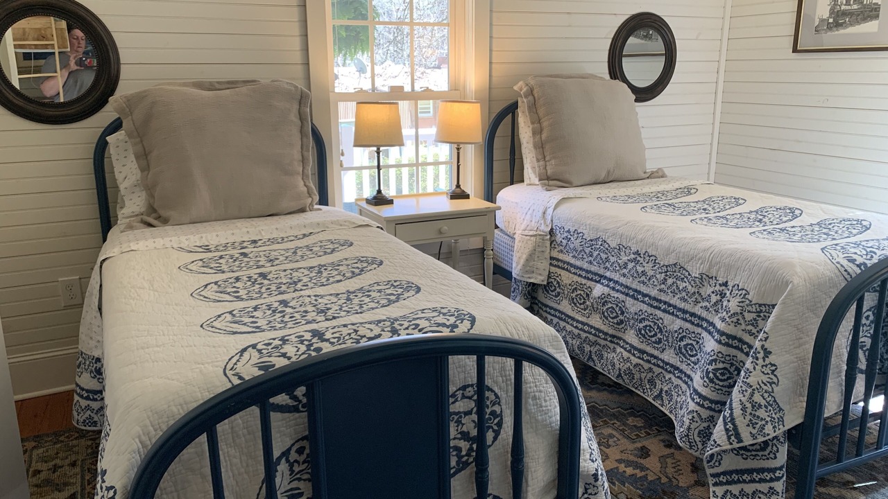 Photo of Livingroom in Old Fort