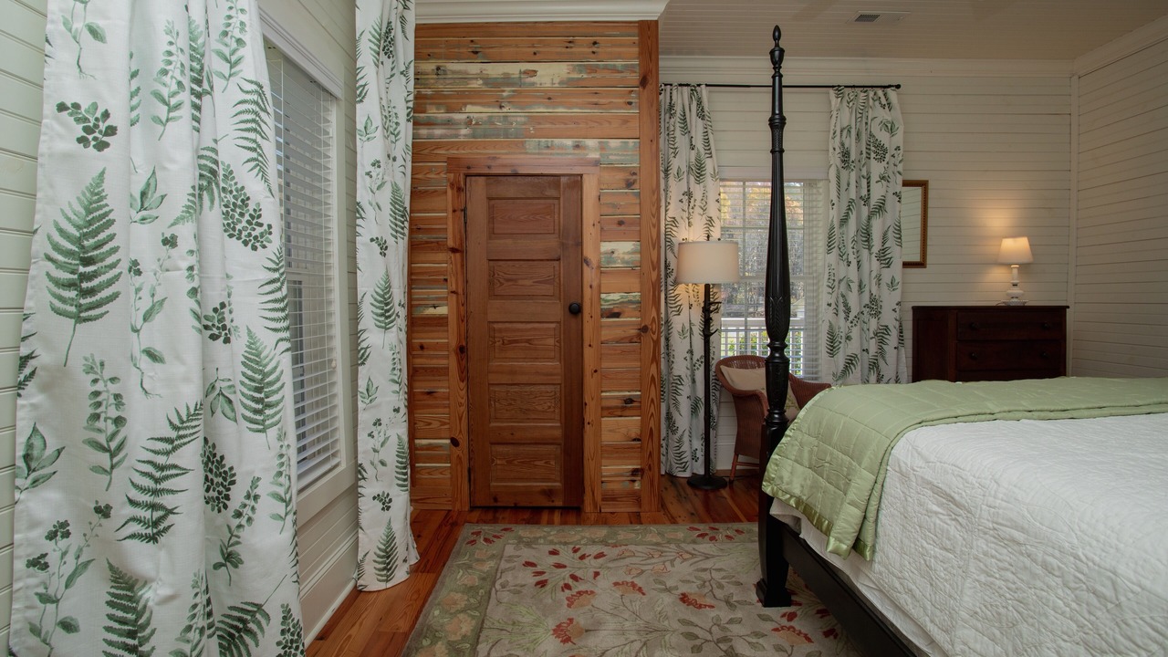 Photo of Bedroom in Old Fort
