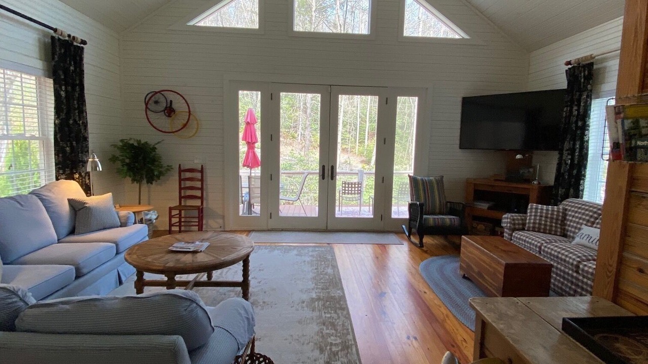 Photo of Livingroom in Old Fort