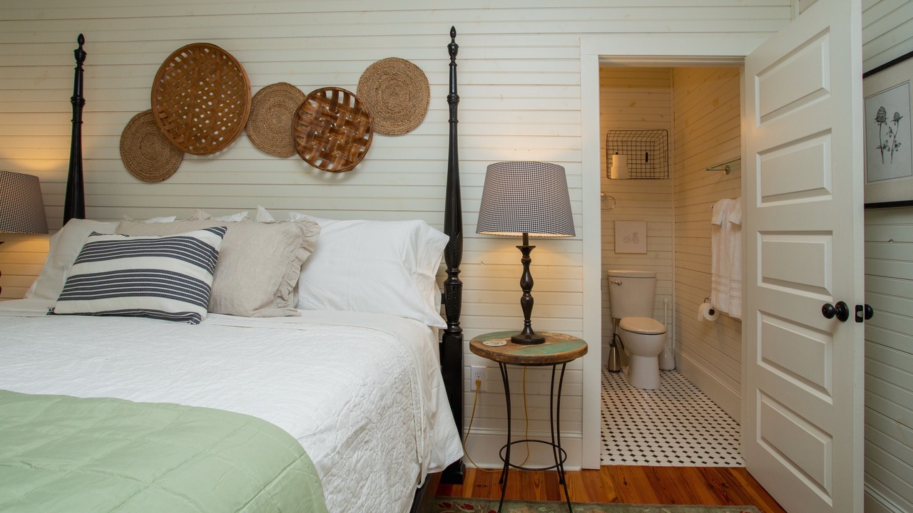 Photo of Bathroom in Old Fort