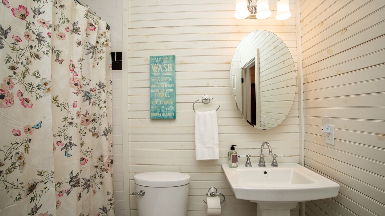 Photo of Bathroom in Old Fort