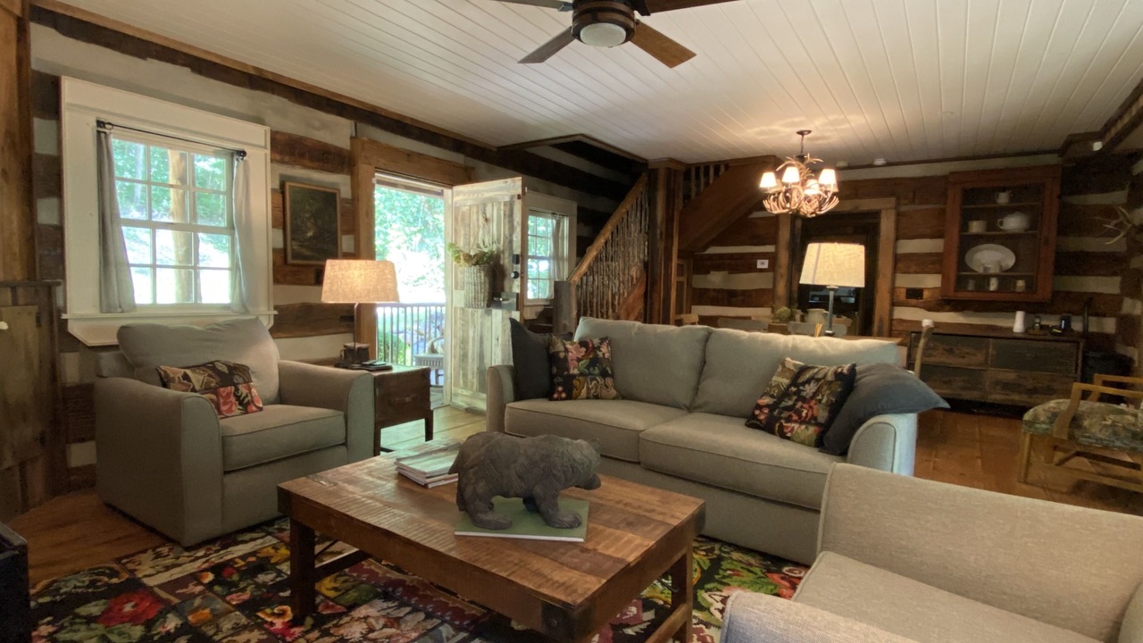 Photo of Livingroom in Cullowhee