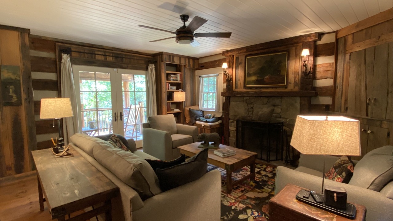 Photo of Livingroom in Cullowhee