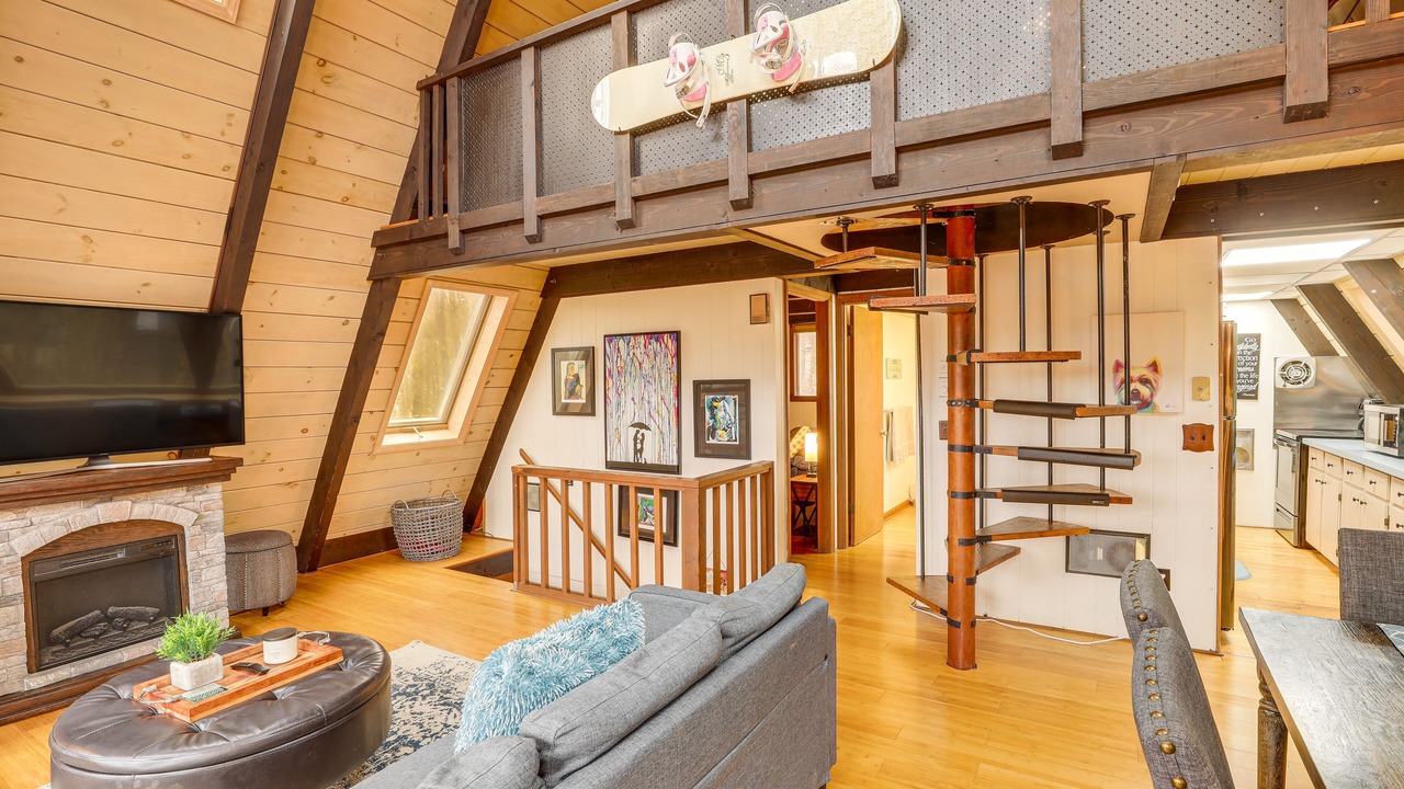 Photo of Livingroom in Charter Hills