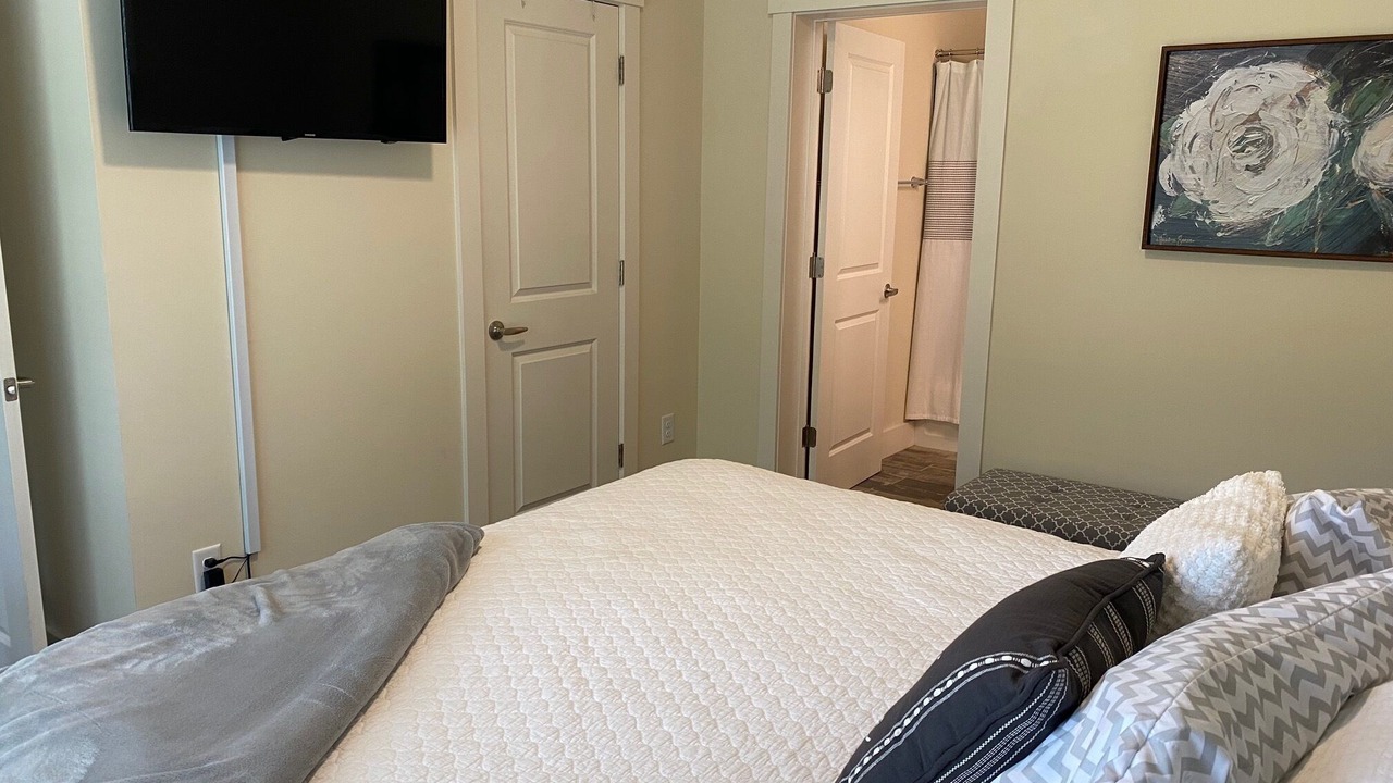 Photo of Bedroom in Hendersonville