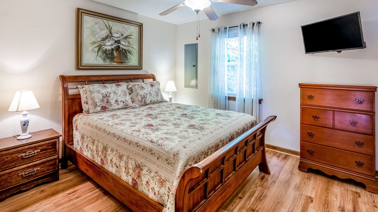 Photo of Bedroom in Sylva