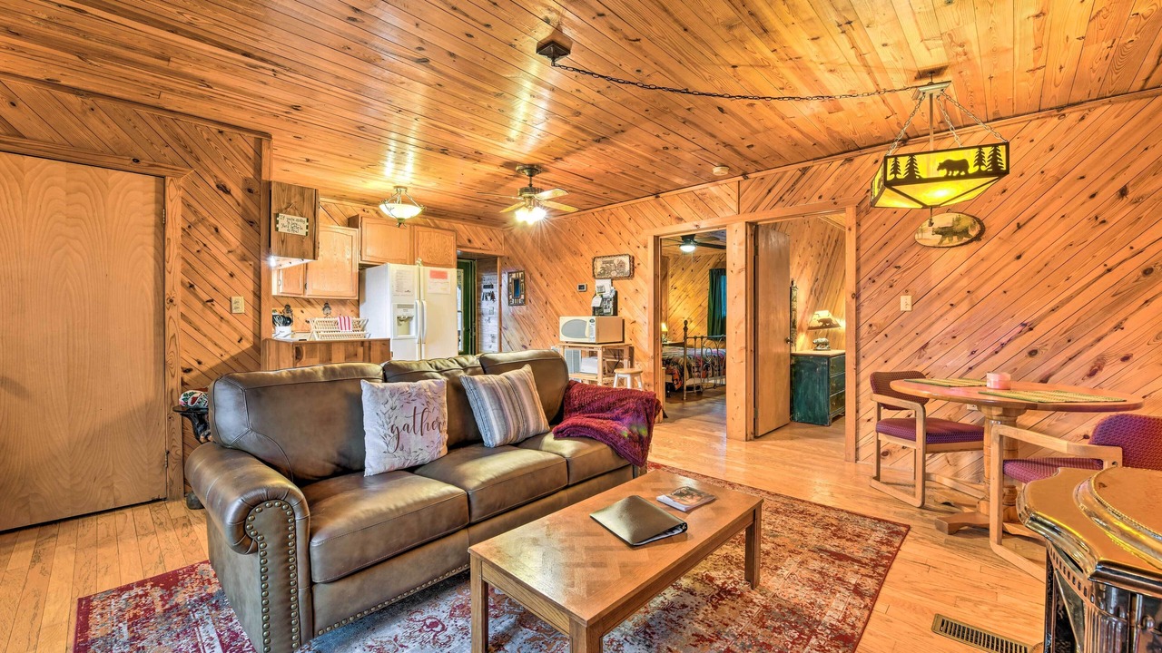 Photo of Livingroom in Maggie Valley