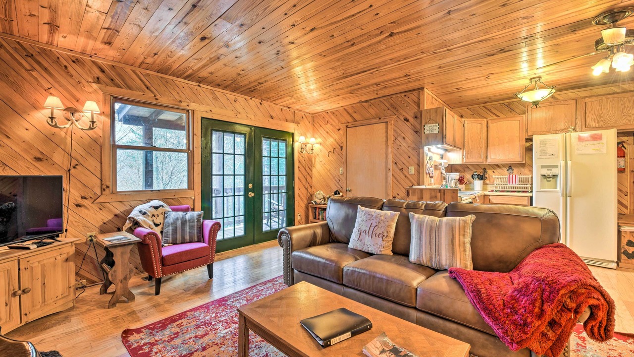 Photo of Livingroom in Maggie Valley