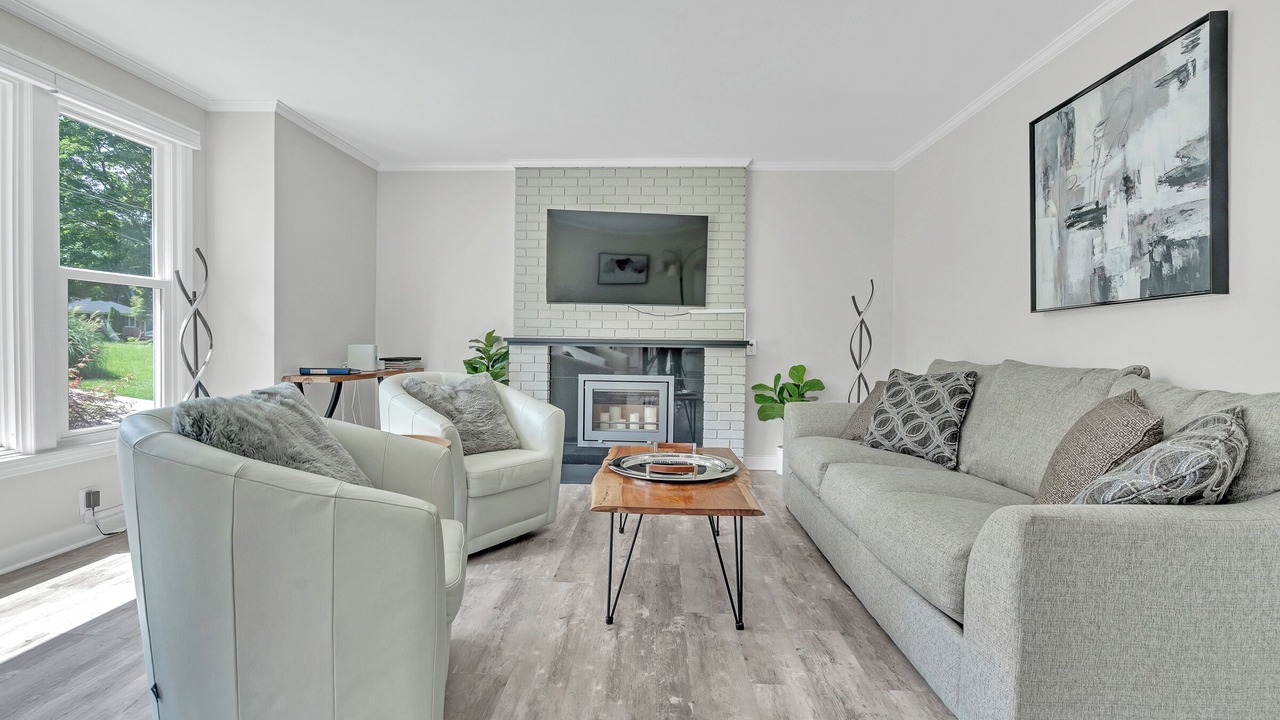 Photo of Livingroom in North Hills