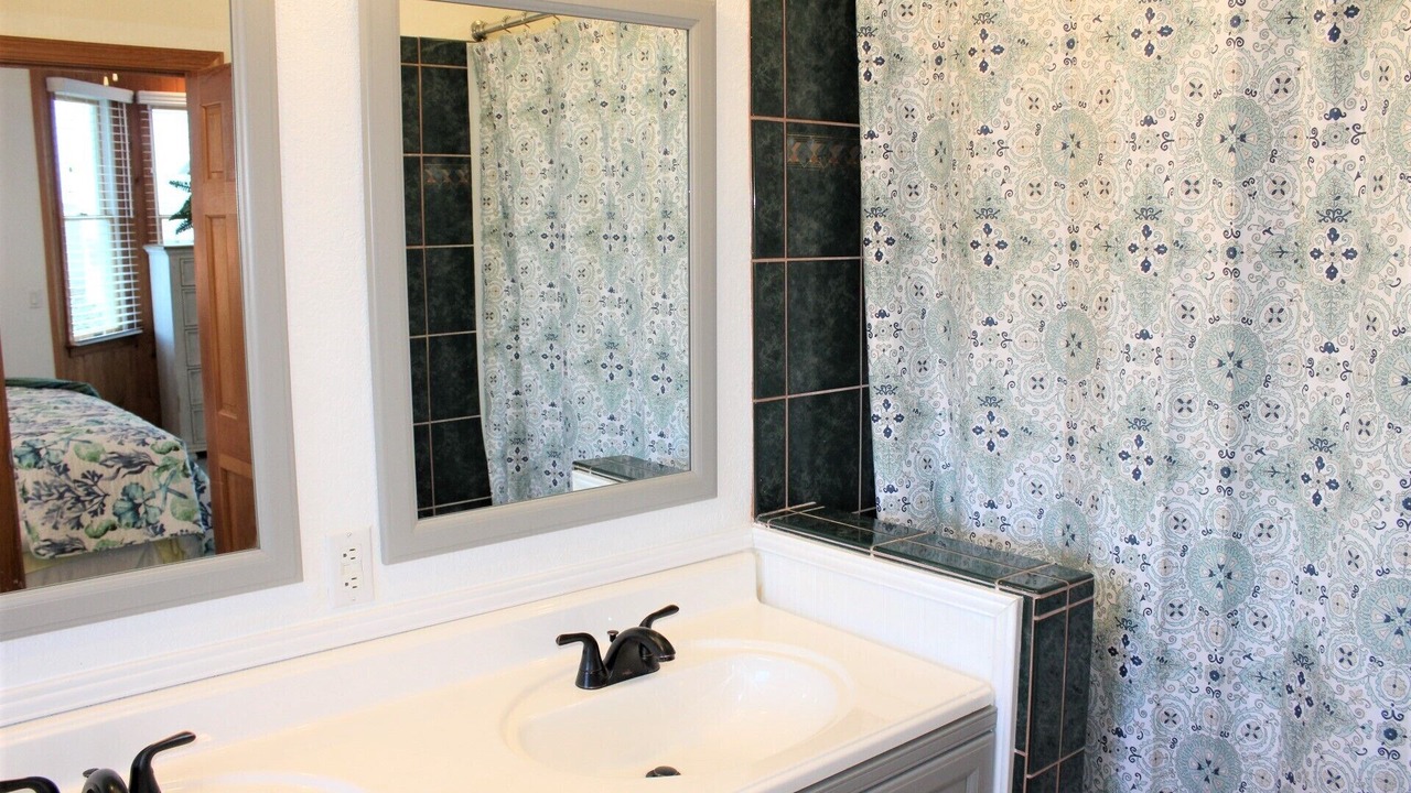 Photo of Bathroom in Manteo