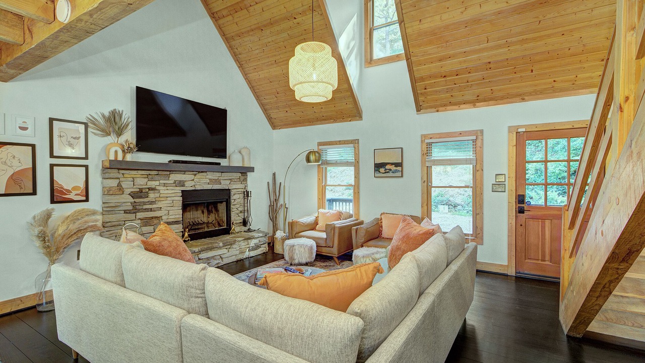 Photo of Livingroom in Lake Toxaway