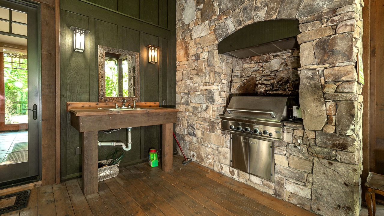 Photo of Livingroom in Lake Toxaway