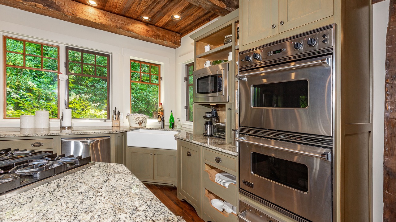 Photo of Kitchen in Lake Toxaway