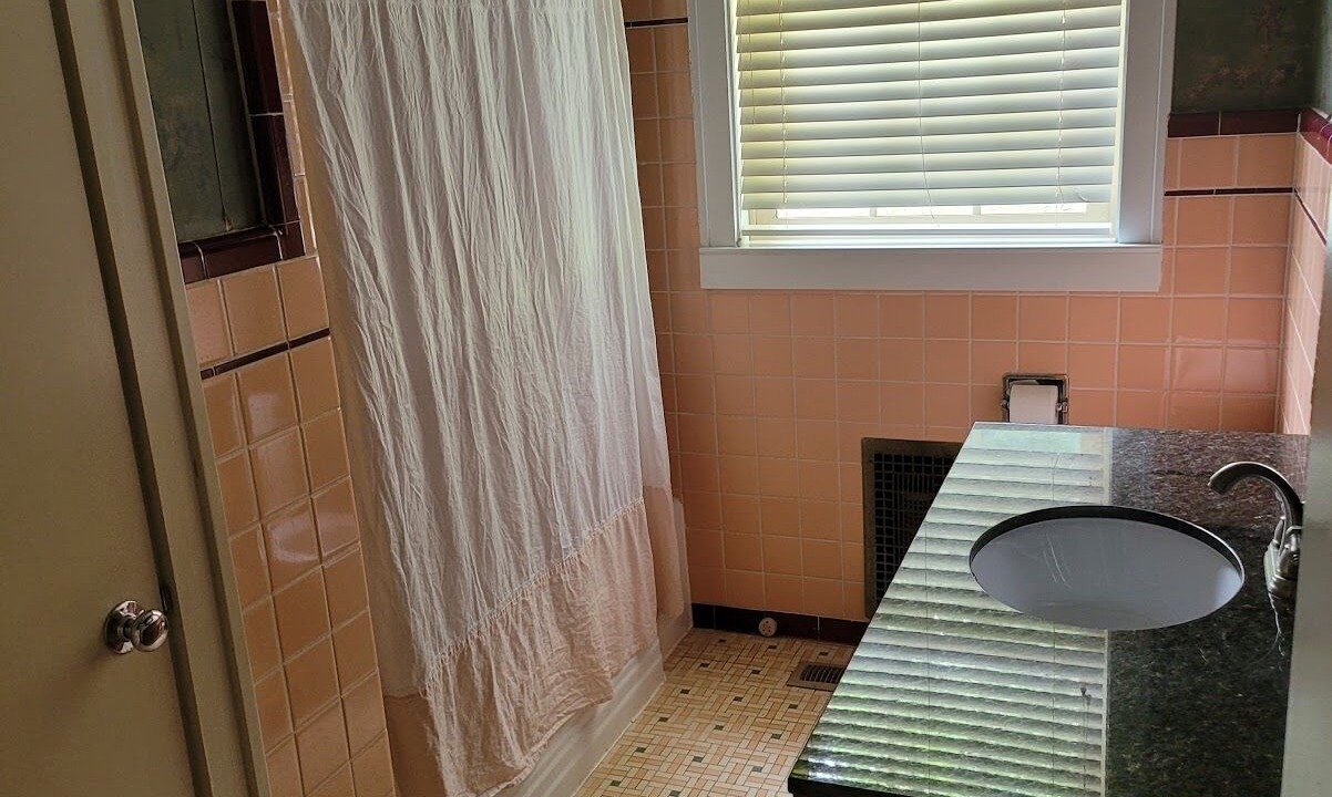 Photo of Bathroom in Guntersville