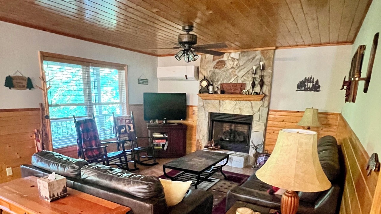 Photo of Livingroom in Piney Creek