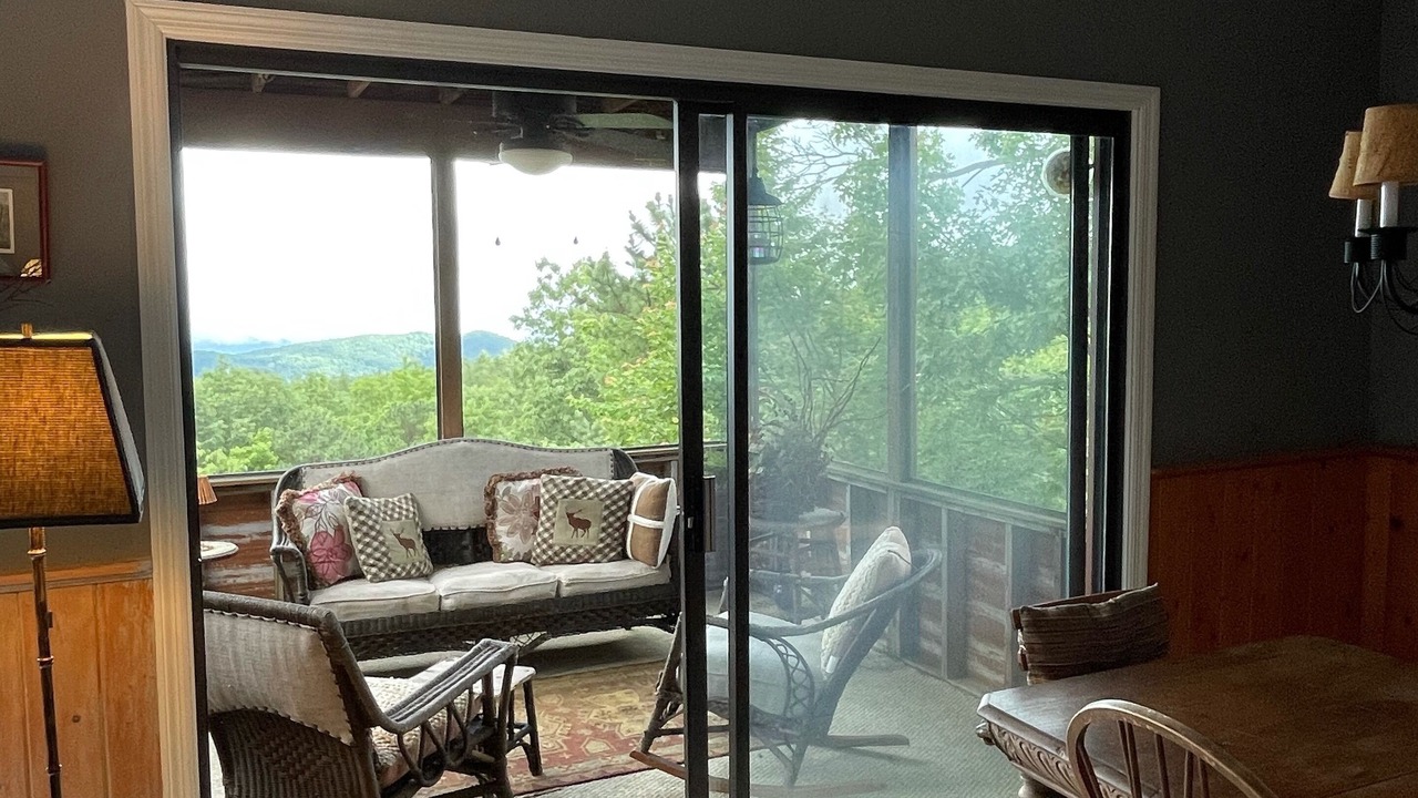 Photo of Livingroom in Lake Toxaway