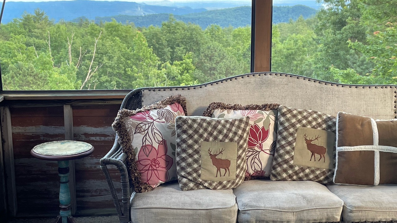 Photo of Livingroom in Lake Toxaway