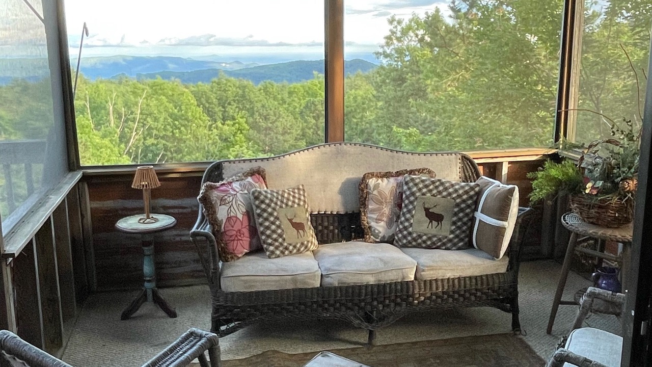 Photo of Livingroom in Lake Toxaway