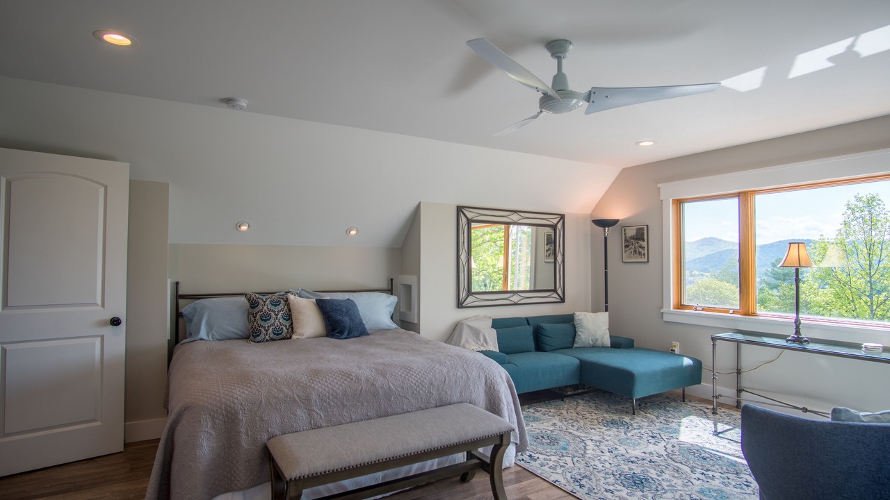 Photo of Bedroom in Woodfin