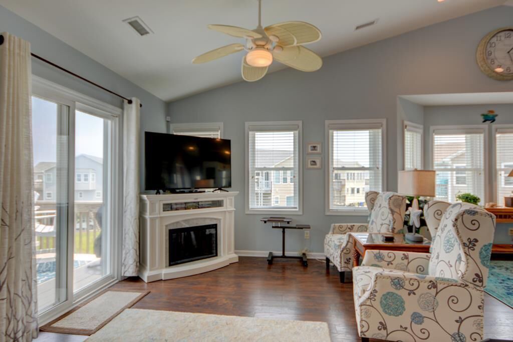 Photo of Livingroom in McCutcheon Field