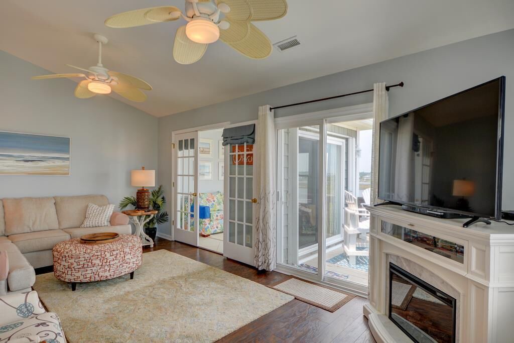 Photo of Livingroom in McCutcheon Field