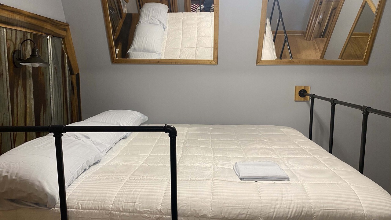 Photo of Bedroom in Barnardsville