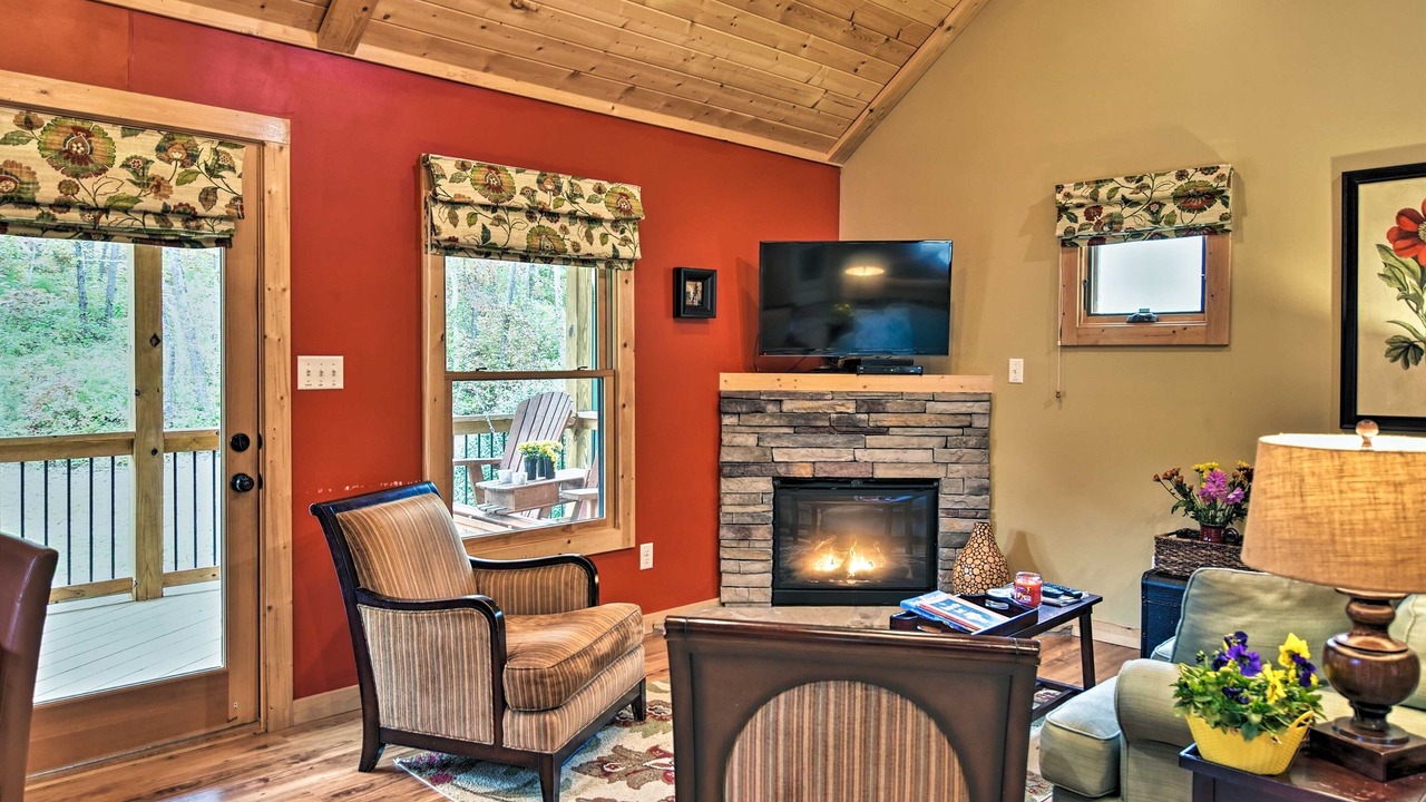 Photo of Livingroom in Weaverville