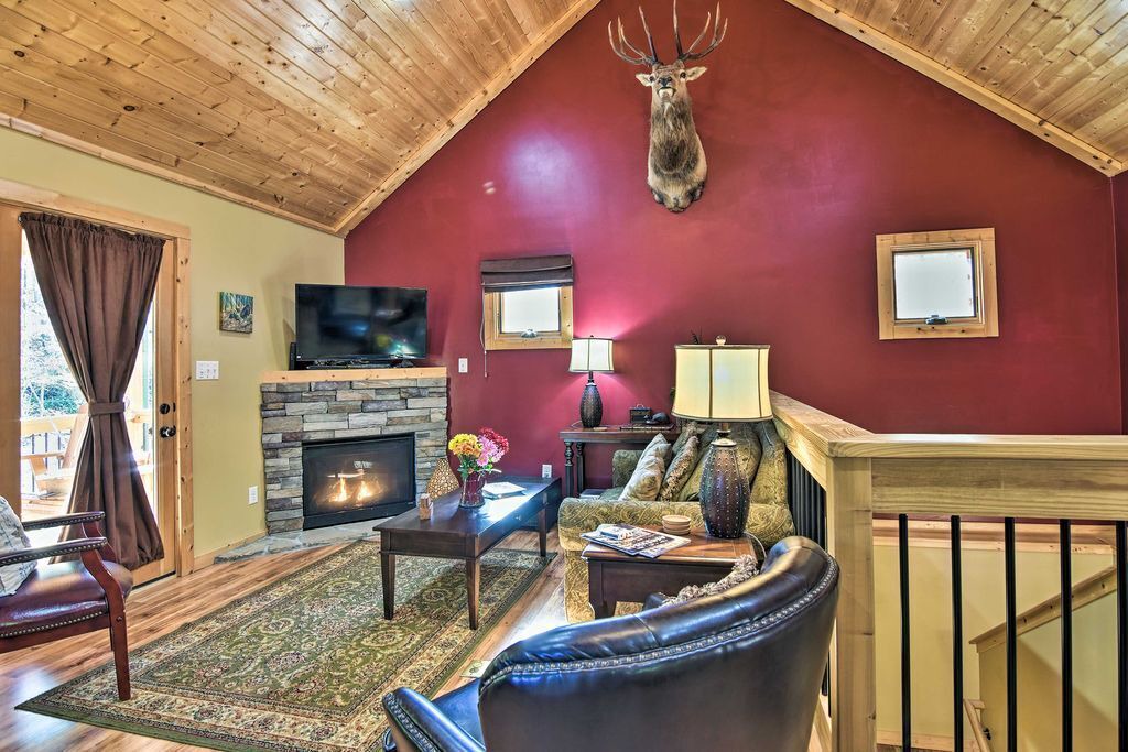 Photo of Livingroom in Weaverville