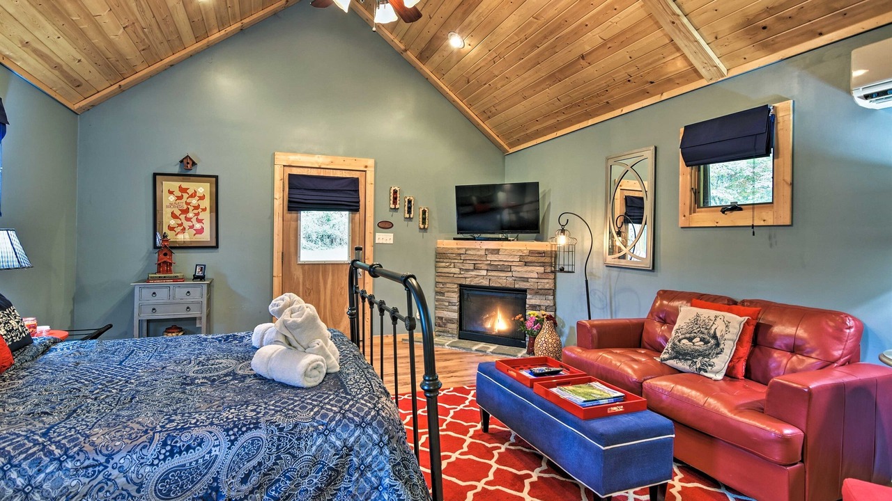 Photo of Livingroom in Weaverville