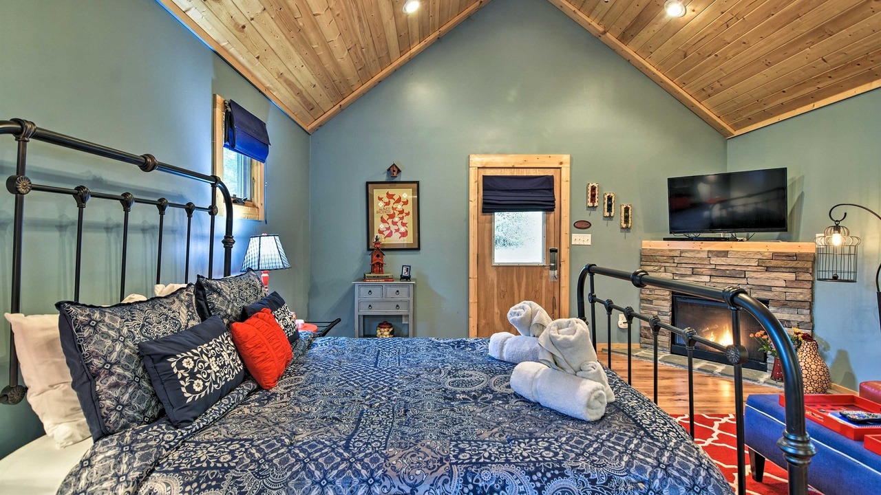 Photo of Livingroom in Weaverville