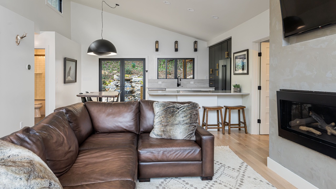 Photo of Livingroom in Mills River