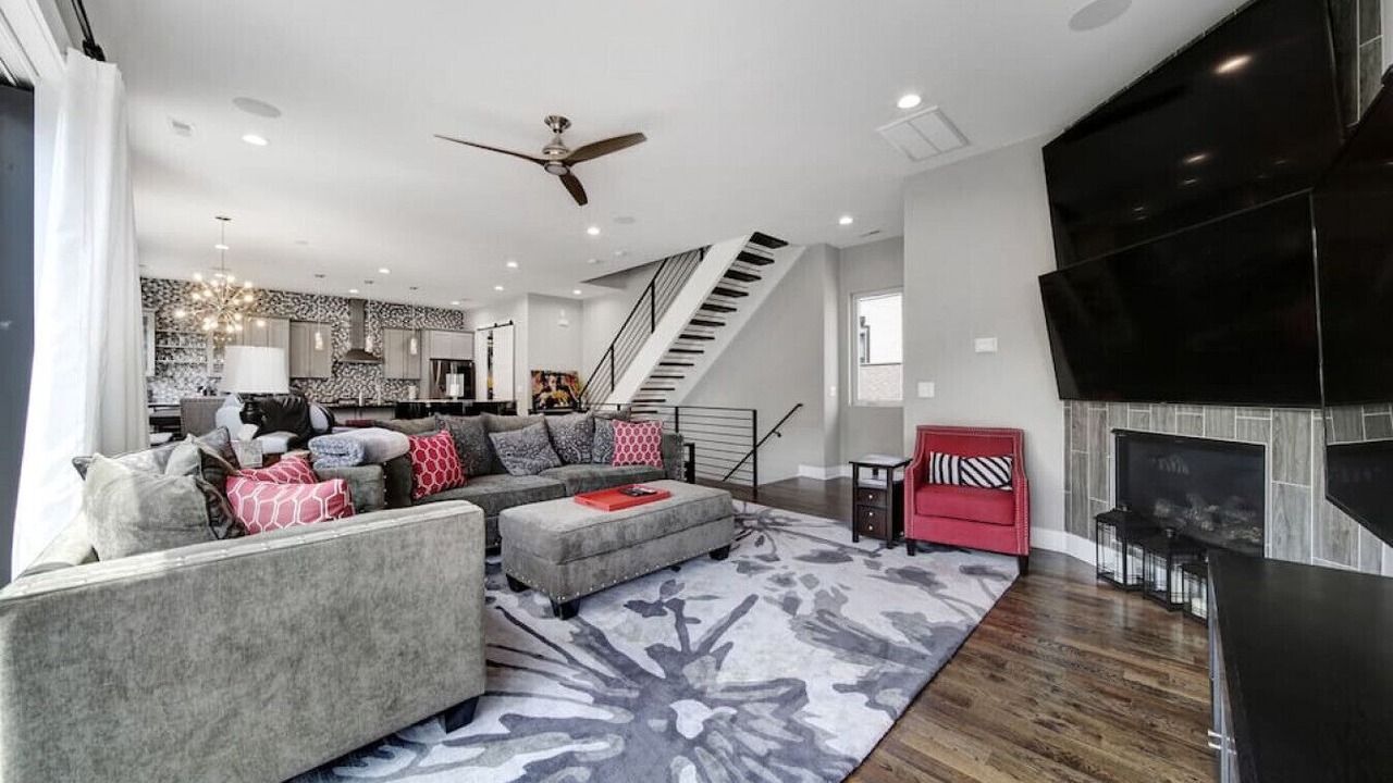 Photo of Livingroom in Third Ward