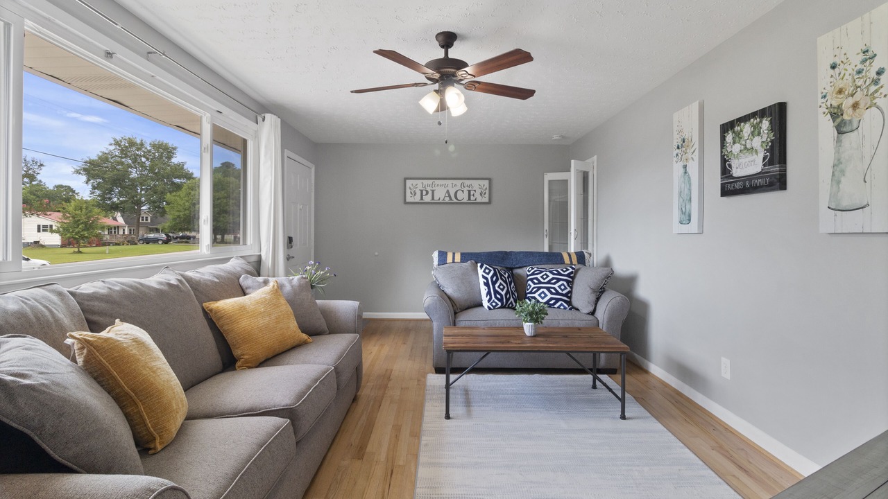 Photo of Livingroom in Jacksonville