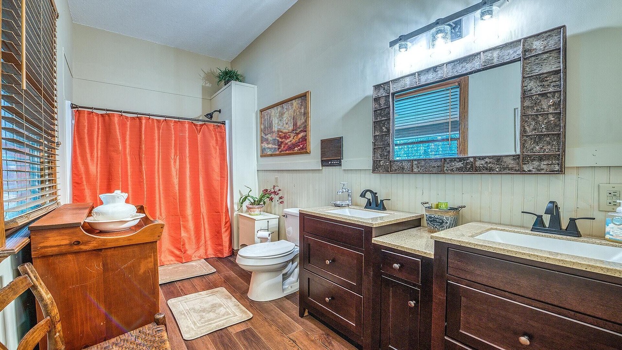 Photo of Bathroom in Maggie Valley