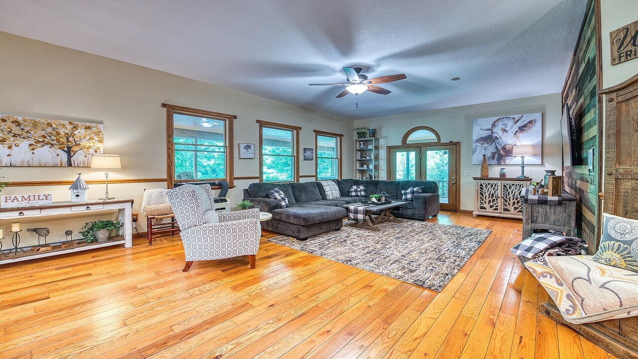 Photo of Livingroom in Maggie Valley
